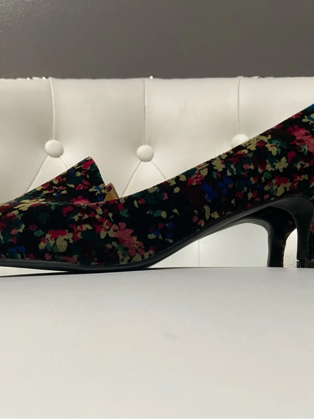 Beautiful BELLINI Bobcat Black Floral Velvet 2.25" Kitten Heel Dark Fairy 11W - Picture 13 of 17